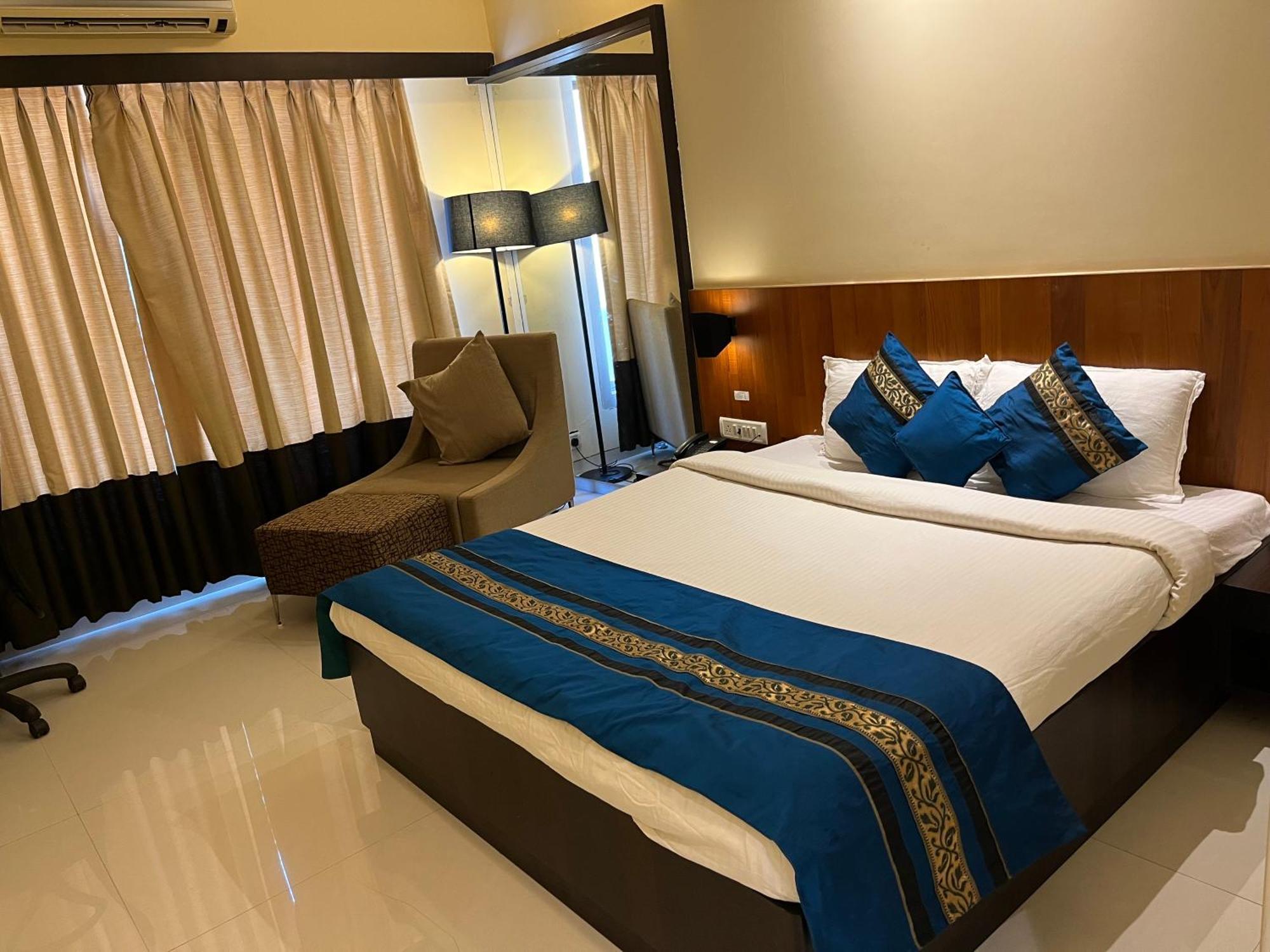 Hotel Landmark รัตนากีรี ภายนอก รูปภาพ