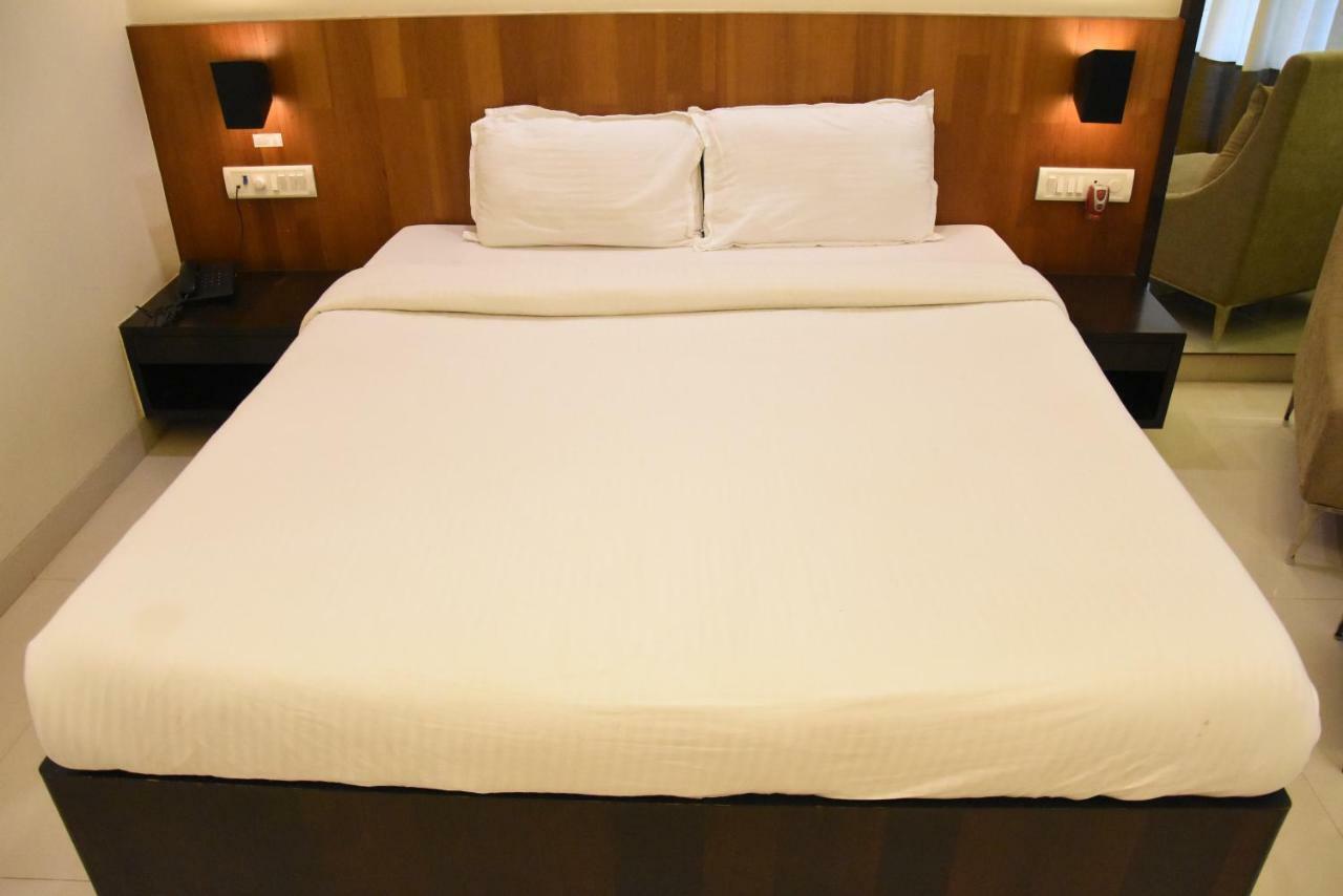 Hotel Landmark รัตนากีรี ภายนอก รูปภาพ